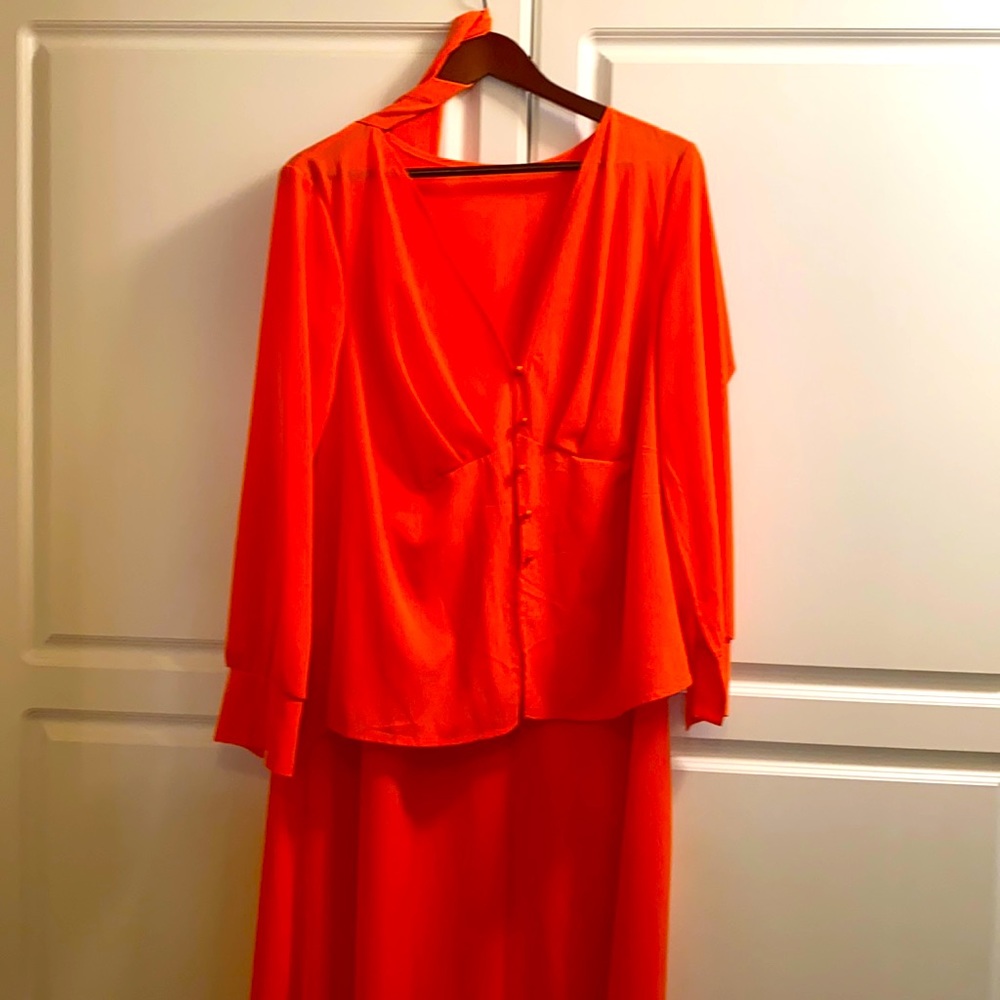 Dress with trail